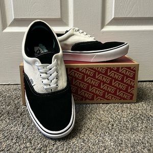Vans Comfy Cush Era (Suede/canvas) Black/Marshmallow White. Size M 10.5/W 12